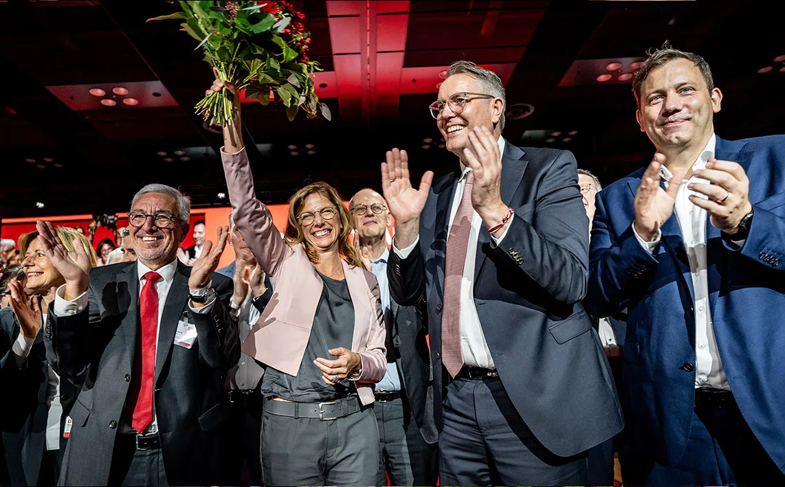 baetzing_lichtenthaeler_mit_SPD_fraktion_jubeln