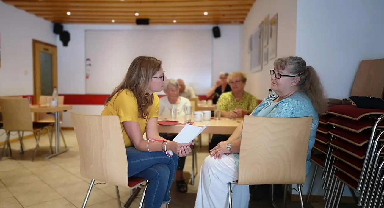 baetzing_im_austausch_mit_buergerin