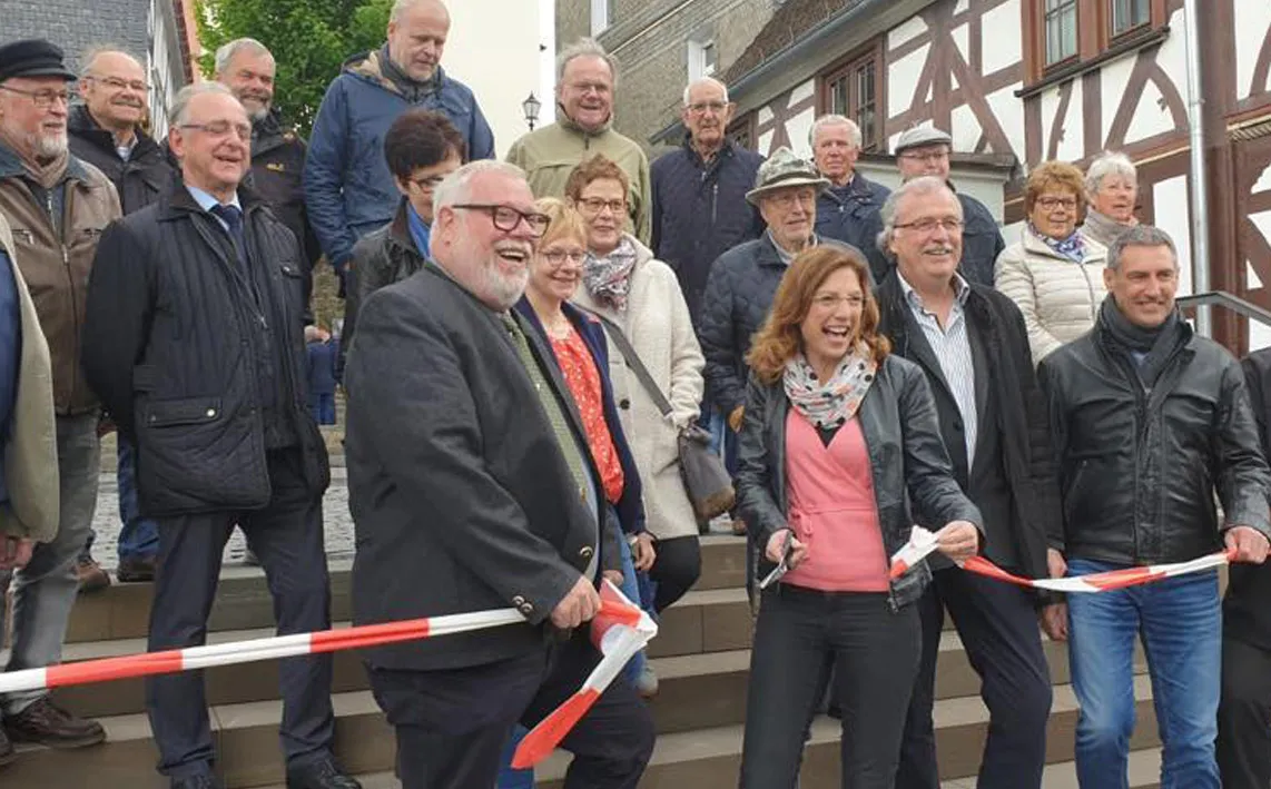 daaden_eroeffnung_einer_besonderen_treppe_mit_baetzing